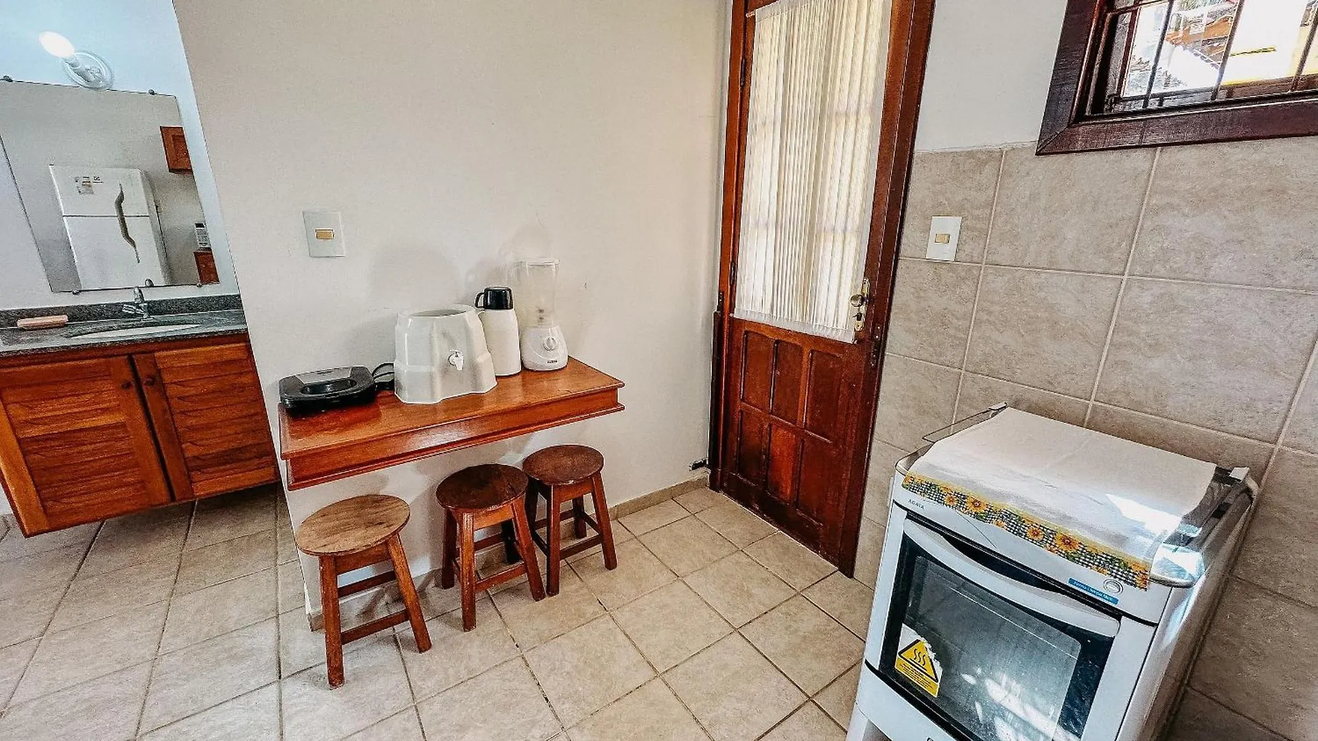 Taperapua Beachfront Suites: Axe Moi's Private BBQ & Pool Retreat Porto Seguro