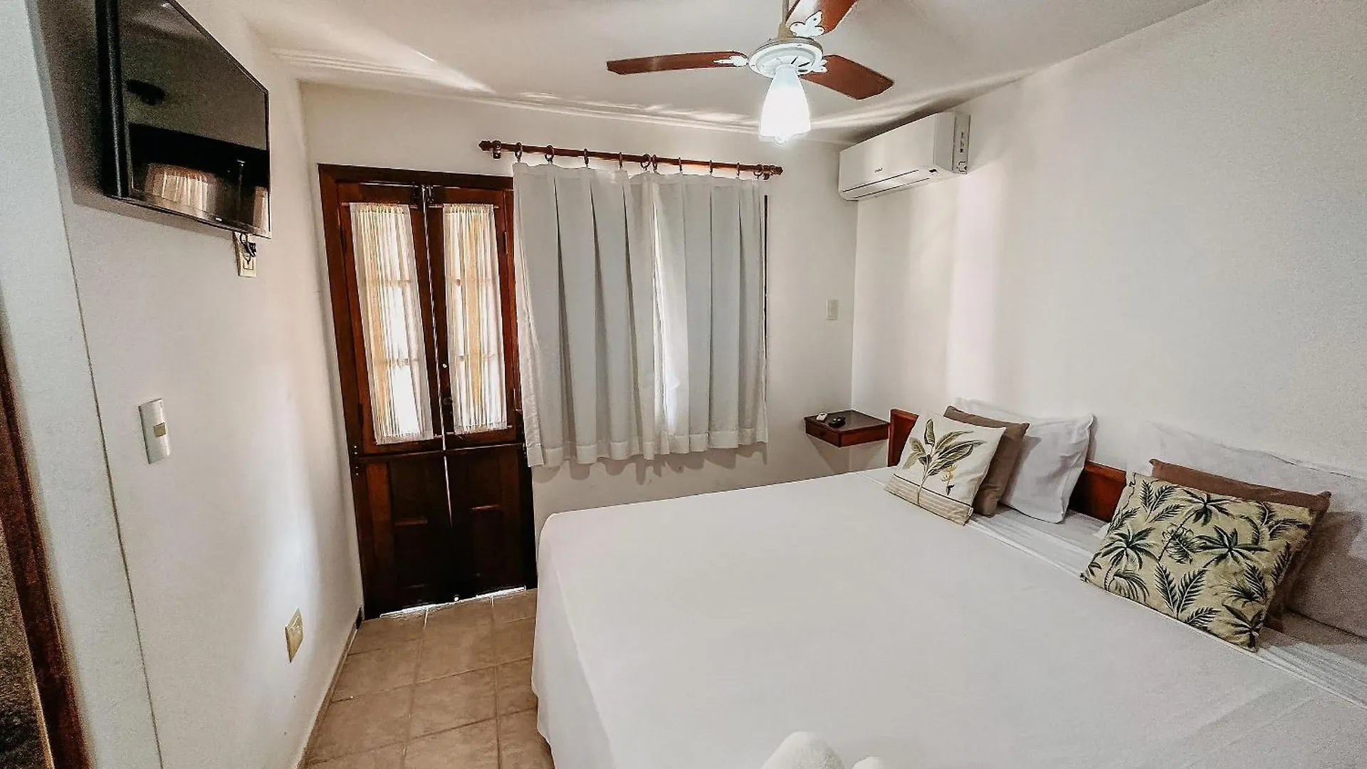 Taperapua Beachfront Suites: Axe Moi's Private BBQ & Pool Retreat Porto Seguro Brazil