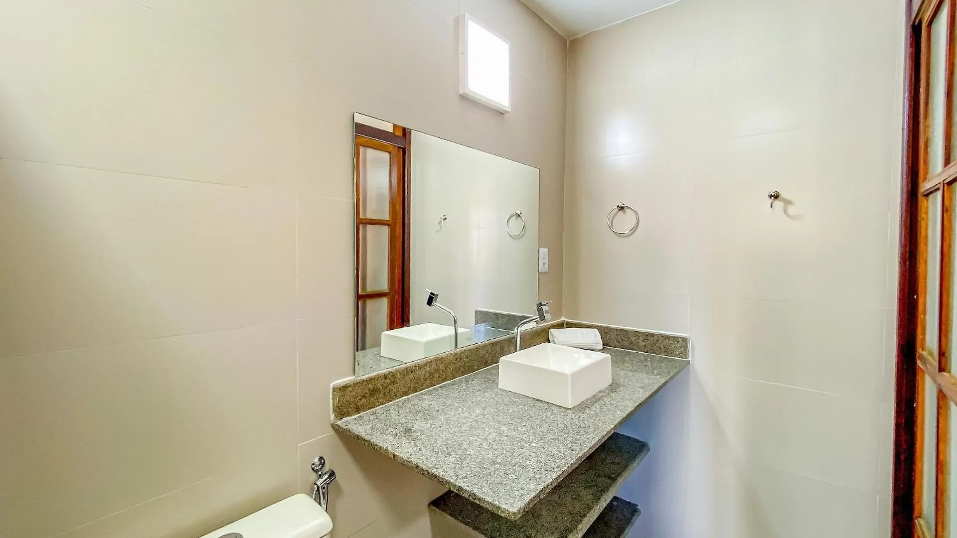 Taperapua Beachfront Suites: Axe Moi's Private BBQ & Pool Retreat Porto Seguro