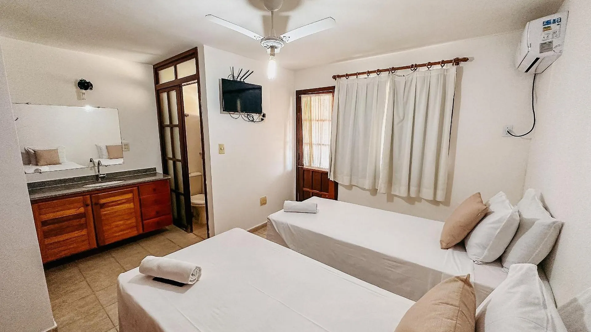 Holiday home Taperapua Beachfront Suites: Axe Moi's Private BBQ & Pool Retreat Porto Seguro