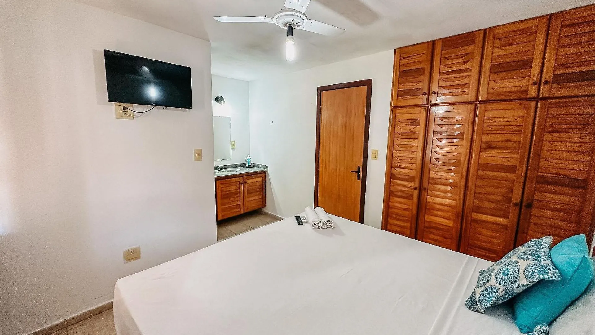 Holiday home Taperapua Beachfront Suites: Axe Moi's Private BBQ & Pool Retreat Porto Seguro Brazil