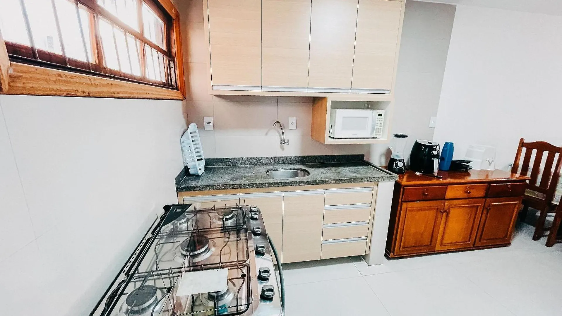 Taperapua Beachfront Suites: Axe Moi's Private BBQ & Pool Retreat Porto Seguro