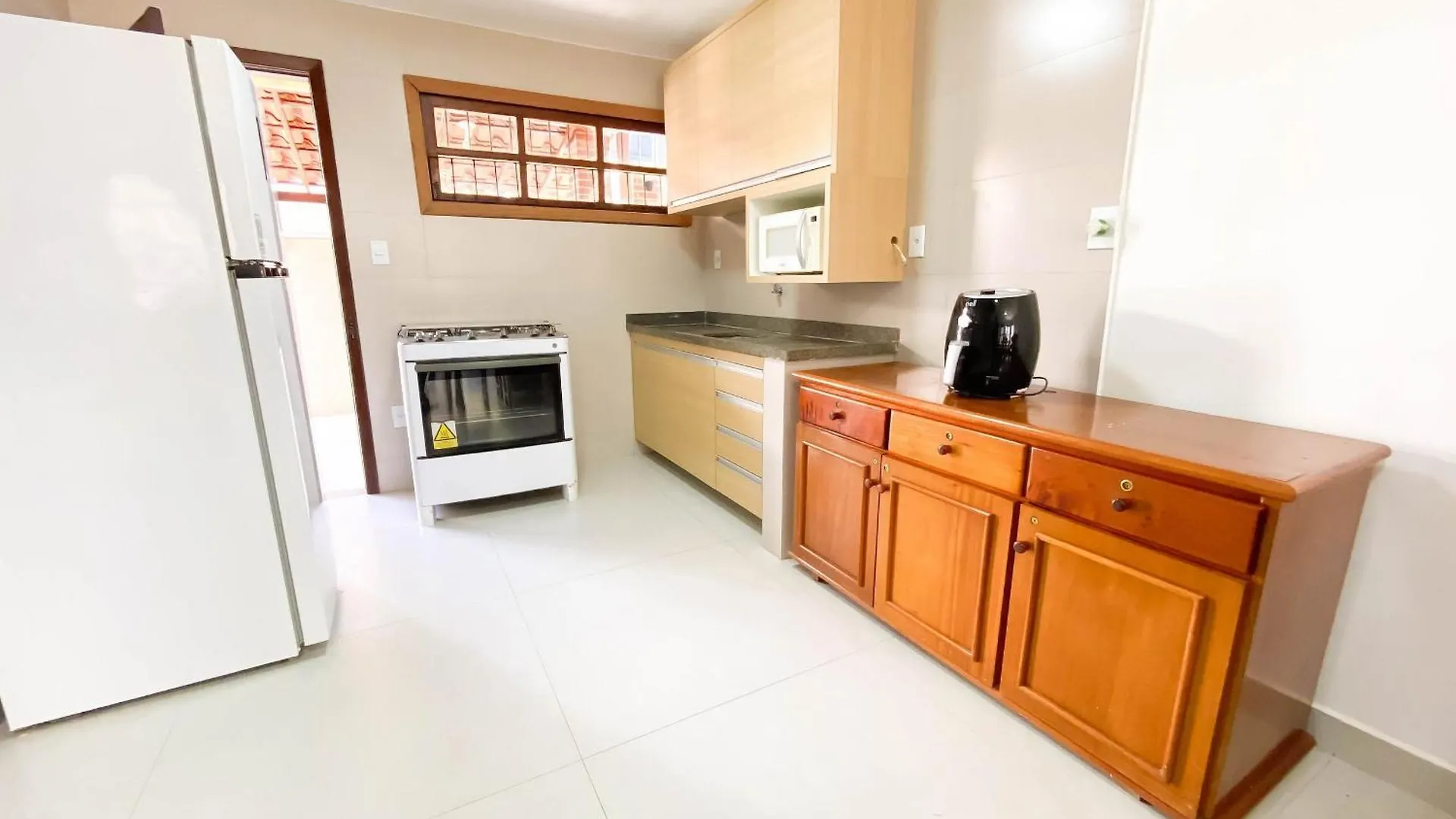 Taperapua Beachfront Suites: Axe Moi's Private BBQ & Pool Retreat Porto Seguro Holiday home